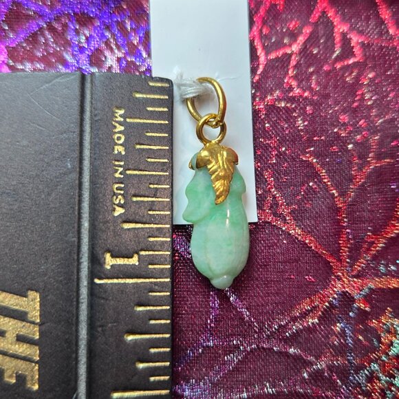 ✨ Delicate Jade Gourd Pendant with Gold Accent – Symbol of Prosperity ✨ - Picture 8 of 8